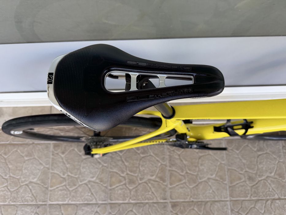 Bicicleta de estrada mudanças electricas- rodas em carbono