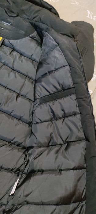 Зимова чоловіча куртка чорного кольору