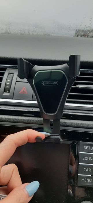 Uchwyt na telefon samochodowy rewelacja!