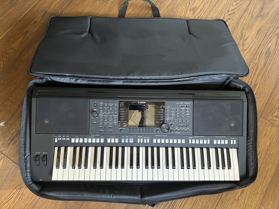 keyboard YAMAHA PSR-S750