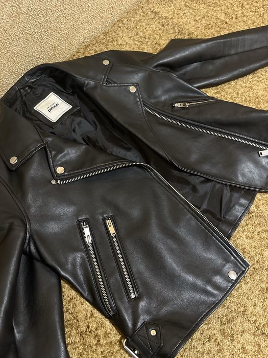 Продам  чорну косуху