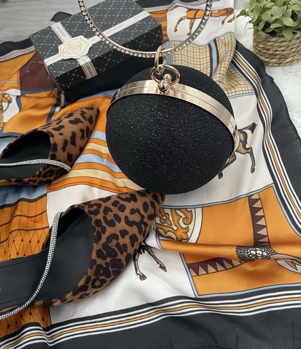 клатч у вигляді кулі