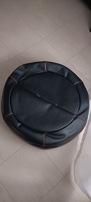 Puff em Pele Sintética