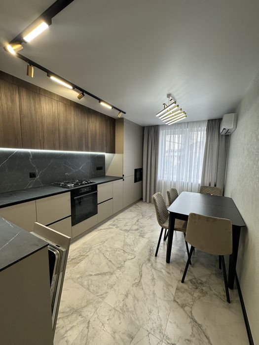 Продаж 2км квартири в центрі, вул. Білогірська