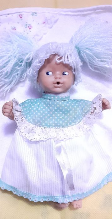 Bonecas e enxoval barriguitas, Famosa