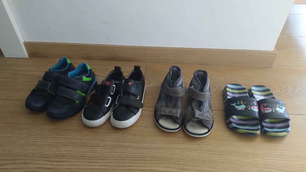 Buty chłopięce superfit kapcie klapki buty na rzepy 26 27