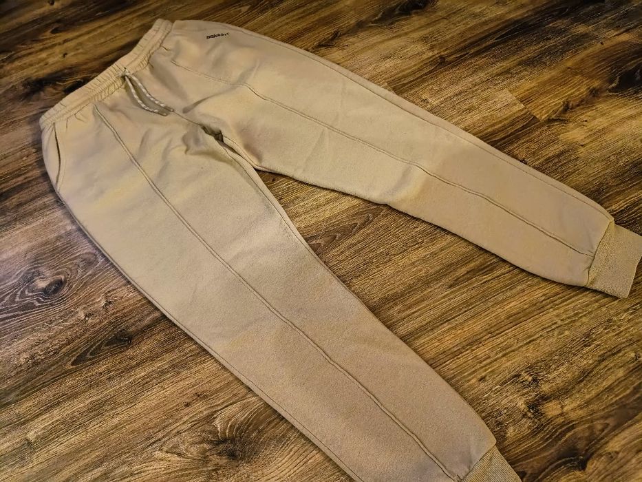 BEKKIN spodnie dresowe joggery ciepłe beżowe rozm. 170 M