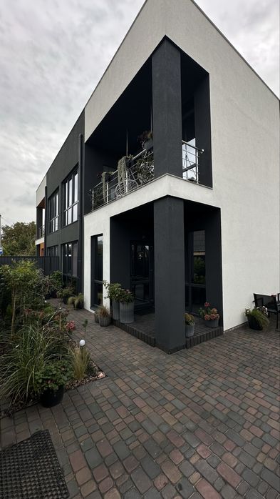 Дуплекс з авторським ремонтом! Вулиця Озерна!