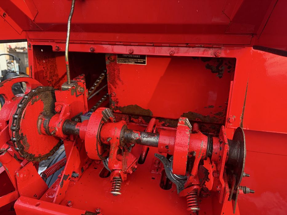 Прес-підбирач марки Massey Ferguson 120 3 шт
