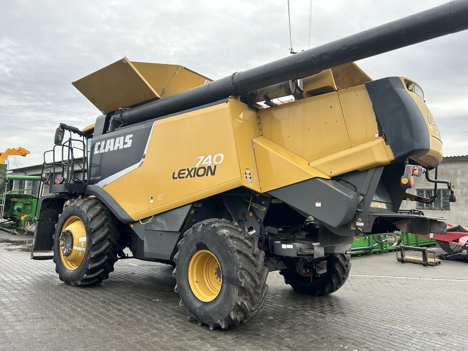 Комбайн Claas Cat Lexion 740