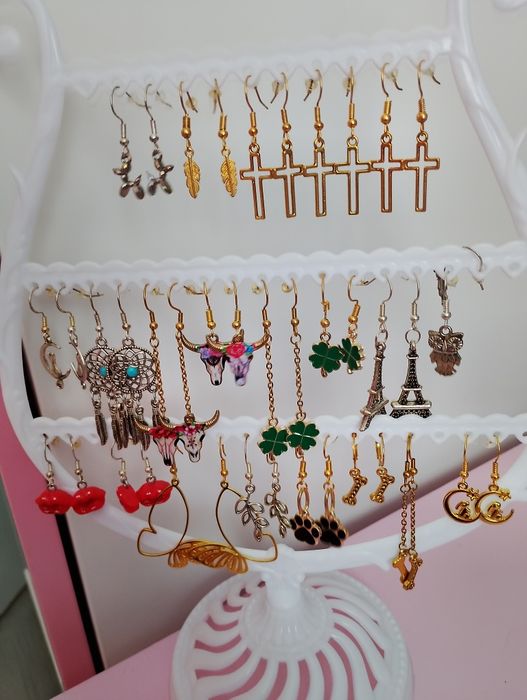 Zamienię wszystkie kolczyki z wieszaków