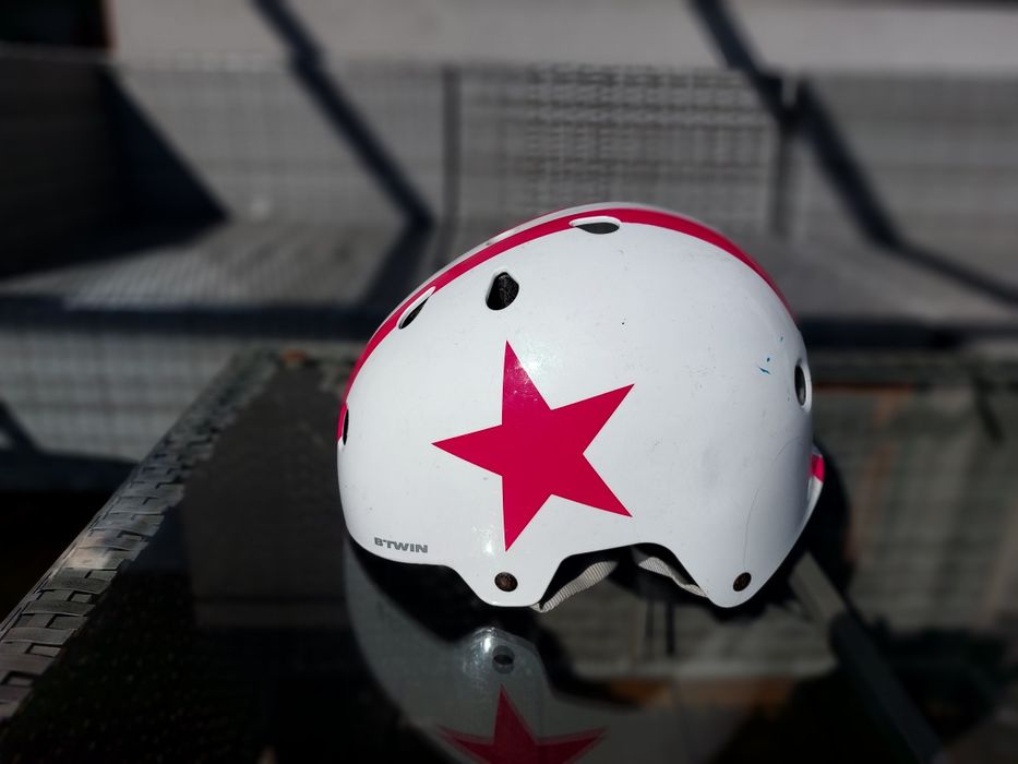 Kask dzieciecy 50-54 cm bialo-różowy rowerowy na hulajnogę na rolki