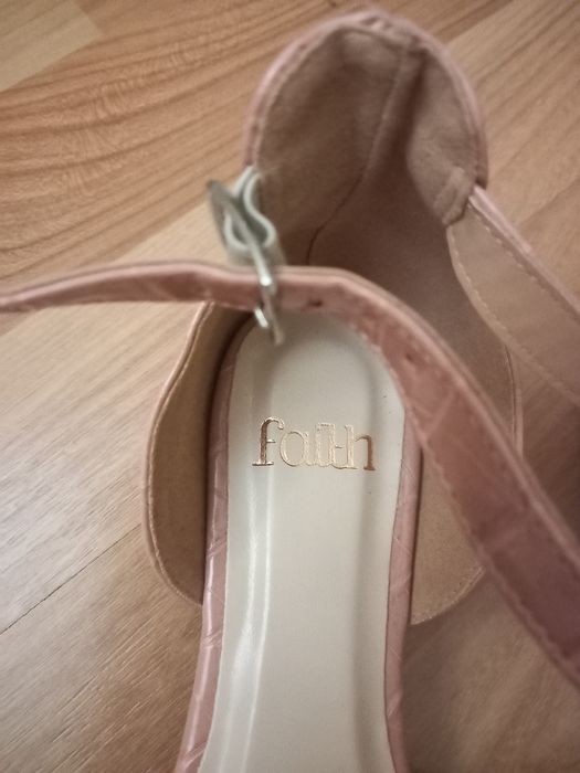 Sandałki rozmiar 37