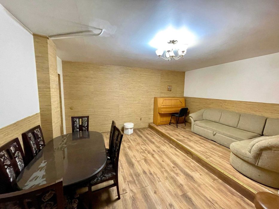 Оренда. Простора двокімнатна квартира, 76 квадратів. Центр міста