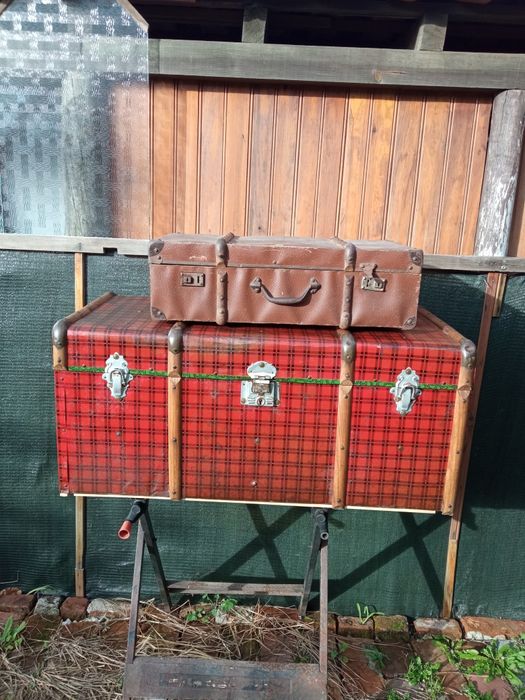 Arca muito antiga+mala de cartão