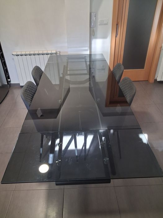 Mesa de jantar extensível em vidro temperado com 4 cadeiras