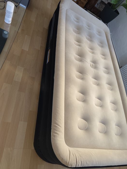 Dwa Dmuchane materace