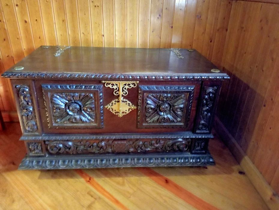 Arca vintage em madeira de castanheiro