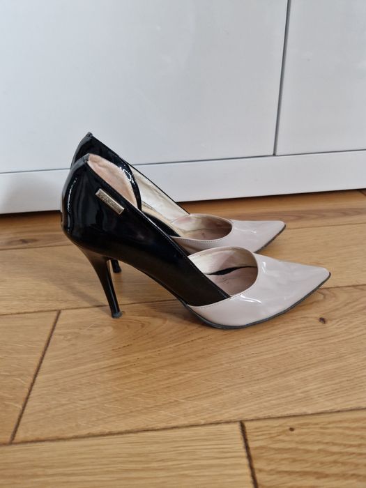 Beżowe szpilki venezia