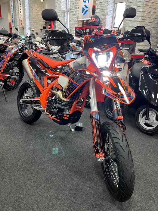 Мотоцикл STN V8 Motard