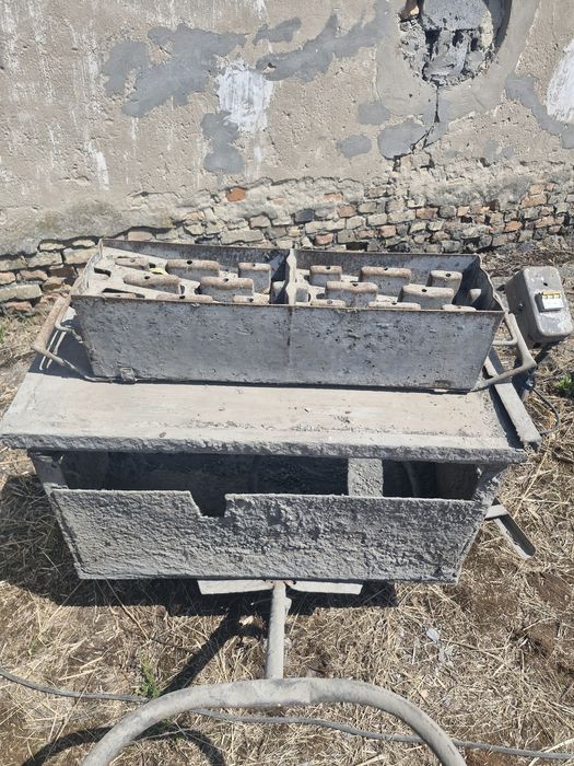 Вібростіл та форми для блоків