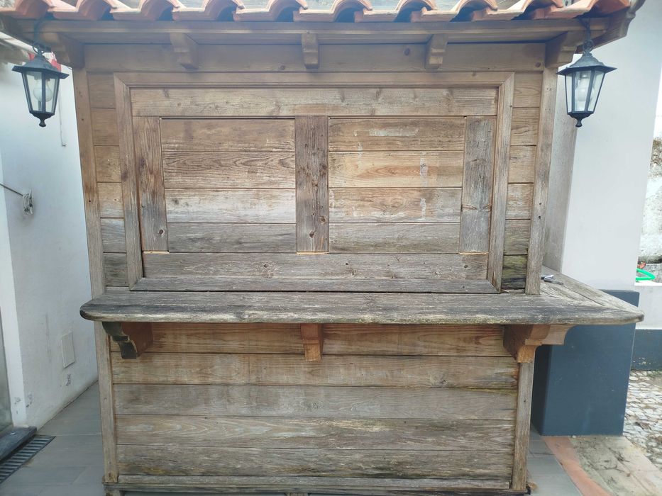 Casa/bar em madeira 100€