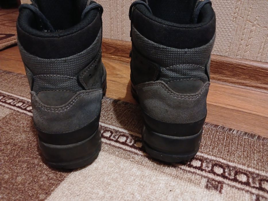 Трекингові черевики Lowa