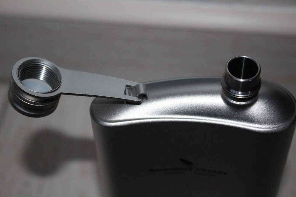 Подарункова фляга титанова для алкоголю пляшка з титану міцших напоїхв