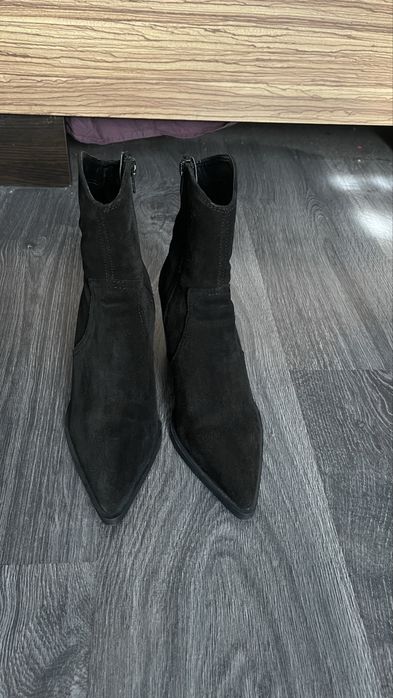 Замшеві козаки zara