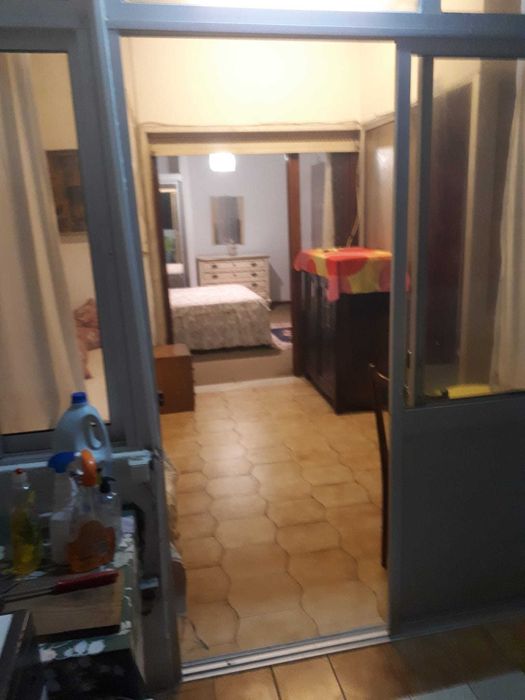 Apenas para estudantes. Arrenda-se T1, equipado/mobilado, zona de Corroios. Pode partilhar com um colega. Sem animais. Contacto telefónico: 914264770