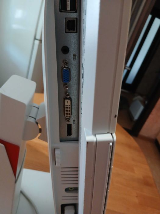 Монитор Fujitsu - Siemens  B22W -7 LED Профессиональный