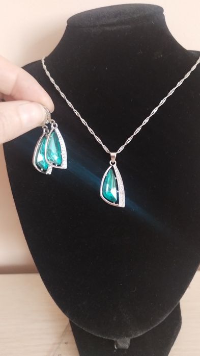 Сережки з медичного золота, ланцюжки, чокери.