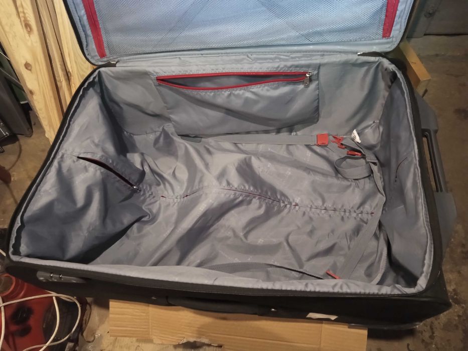 Walizka duża używana - dobra na wysyłkę kółka
