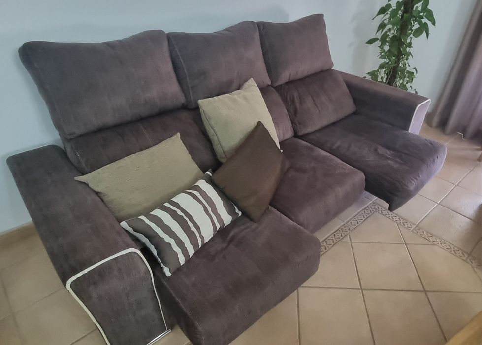 Sofá de 3 lugares em bom estado com chaise longue móvel 

2,13x