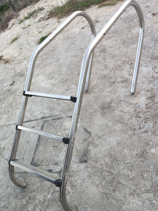 Escadas de piscina