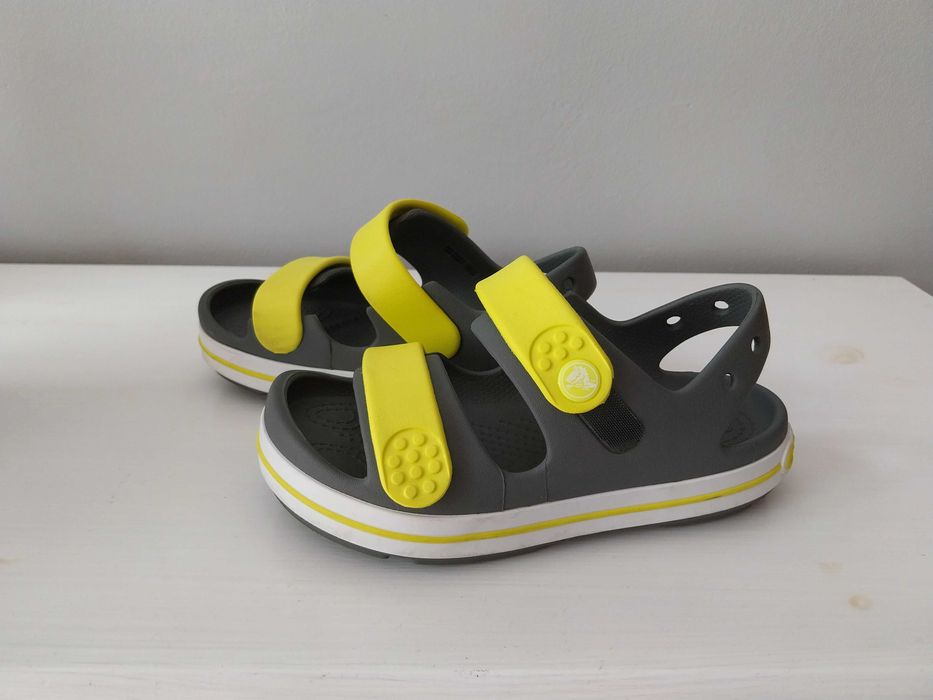 Crocs sandały chłopięce w rozmiarze J2 (33-34)