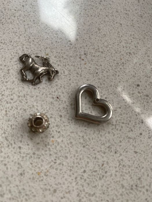 Sprzedam 3 wisiorki razem za 9 zł