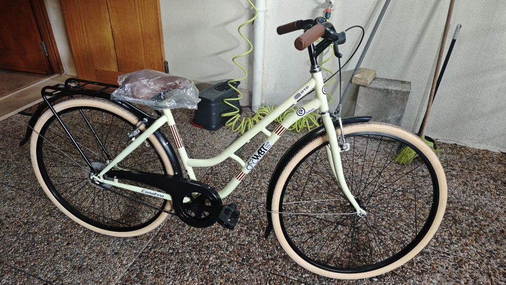 Bicicleta para passeio completamente nova