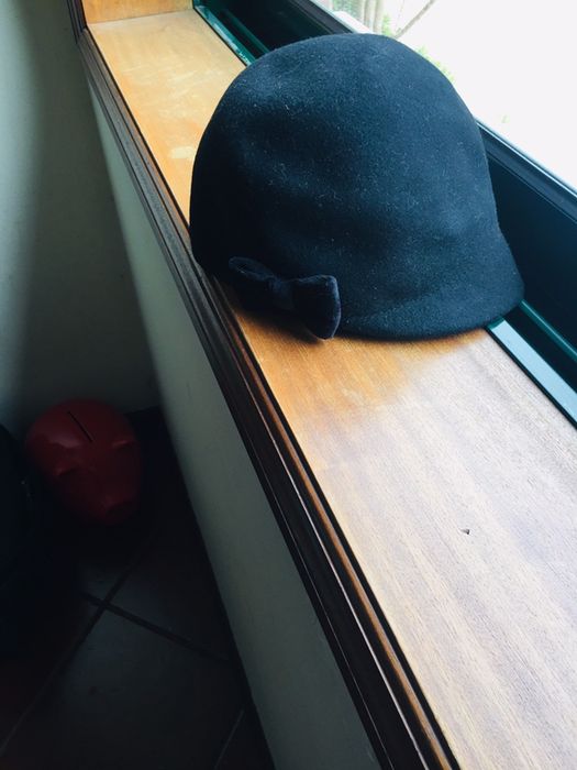 2  BONÉS (  em fazenda)  -inverno