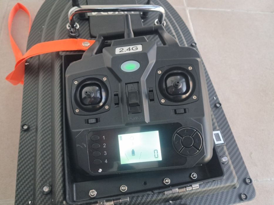Кораблик для рибалки  з GPS