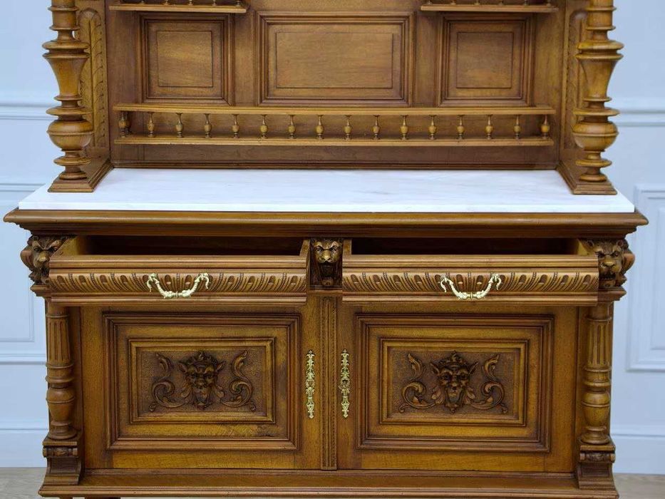 Антикварний поставець у стилі Неоренесанс