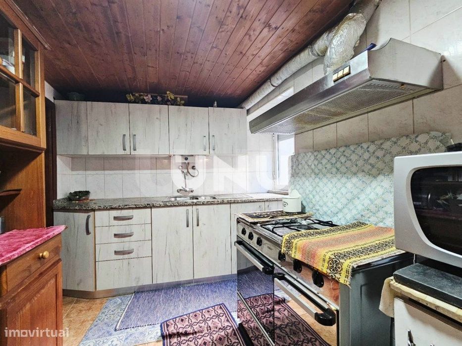 Moradia Isolada T2 - Rodeada de Serviços