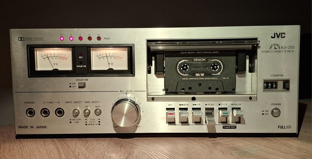 Magnetofon kasetowy JVC
