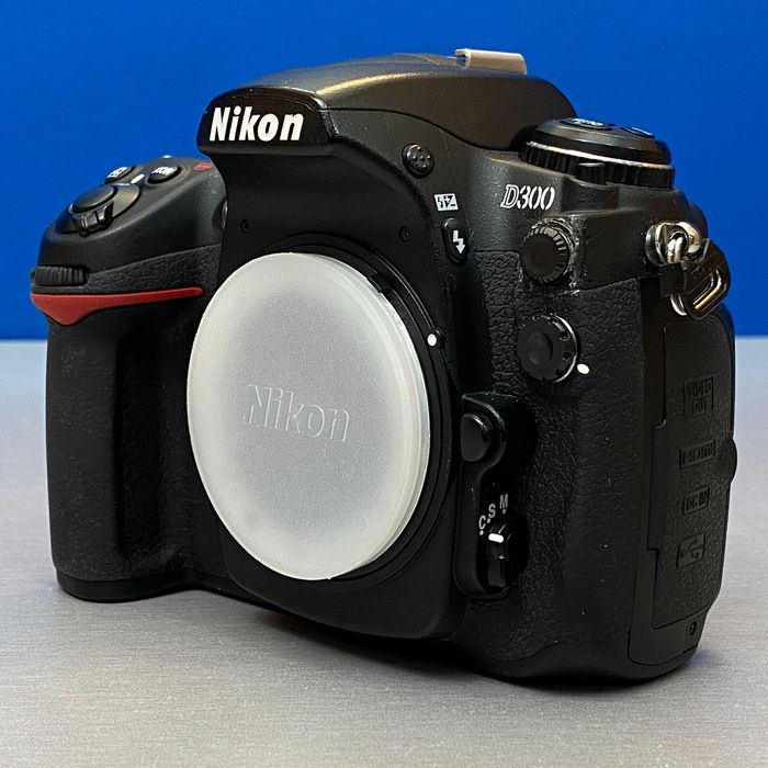 Nikon D300 (Corpo) - 12.3MP