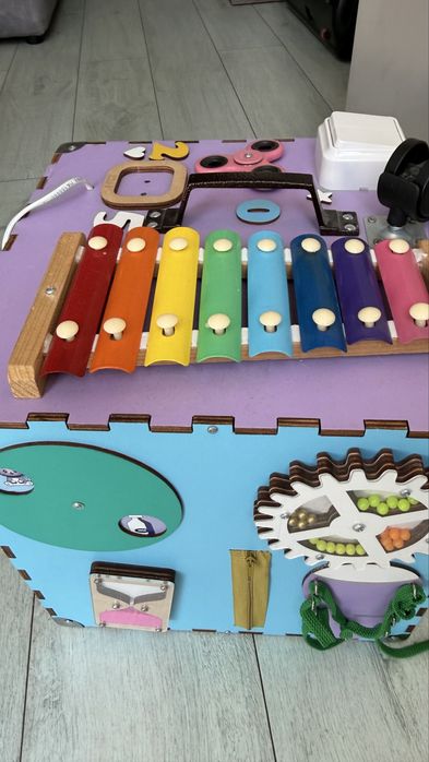 Бізі куб великий