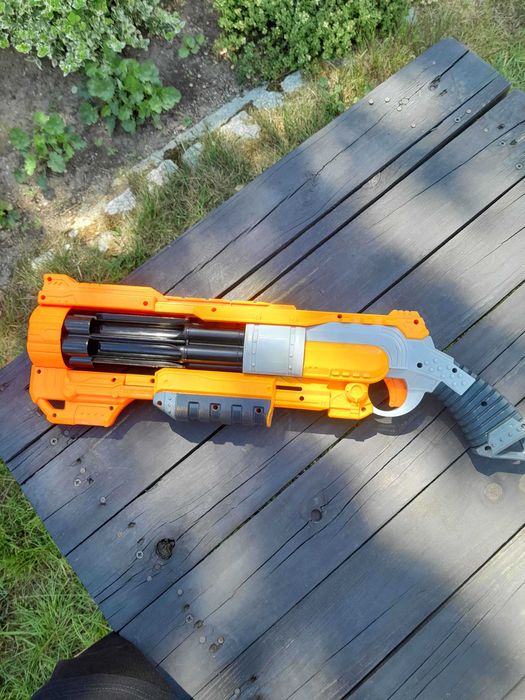 Zabawkowy karabin NERF