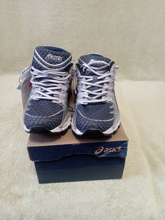 Оригінал 100% Кросівки Asics r37