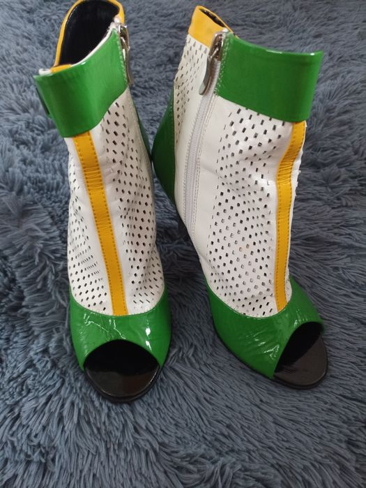 Продам жіночі туфлі