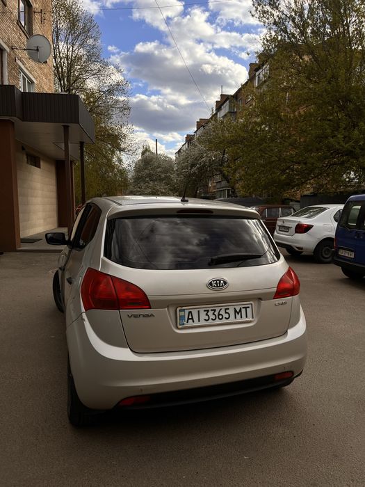 Kia venga 2011 года