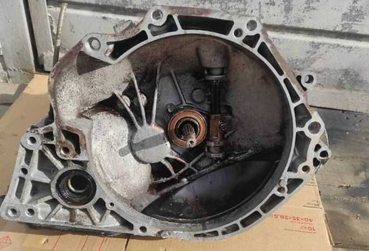 КПП коробка передач на мотор 2.0 бензин 5-ступка